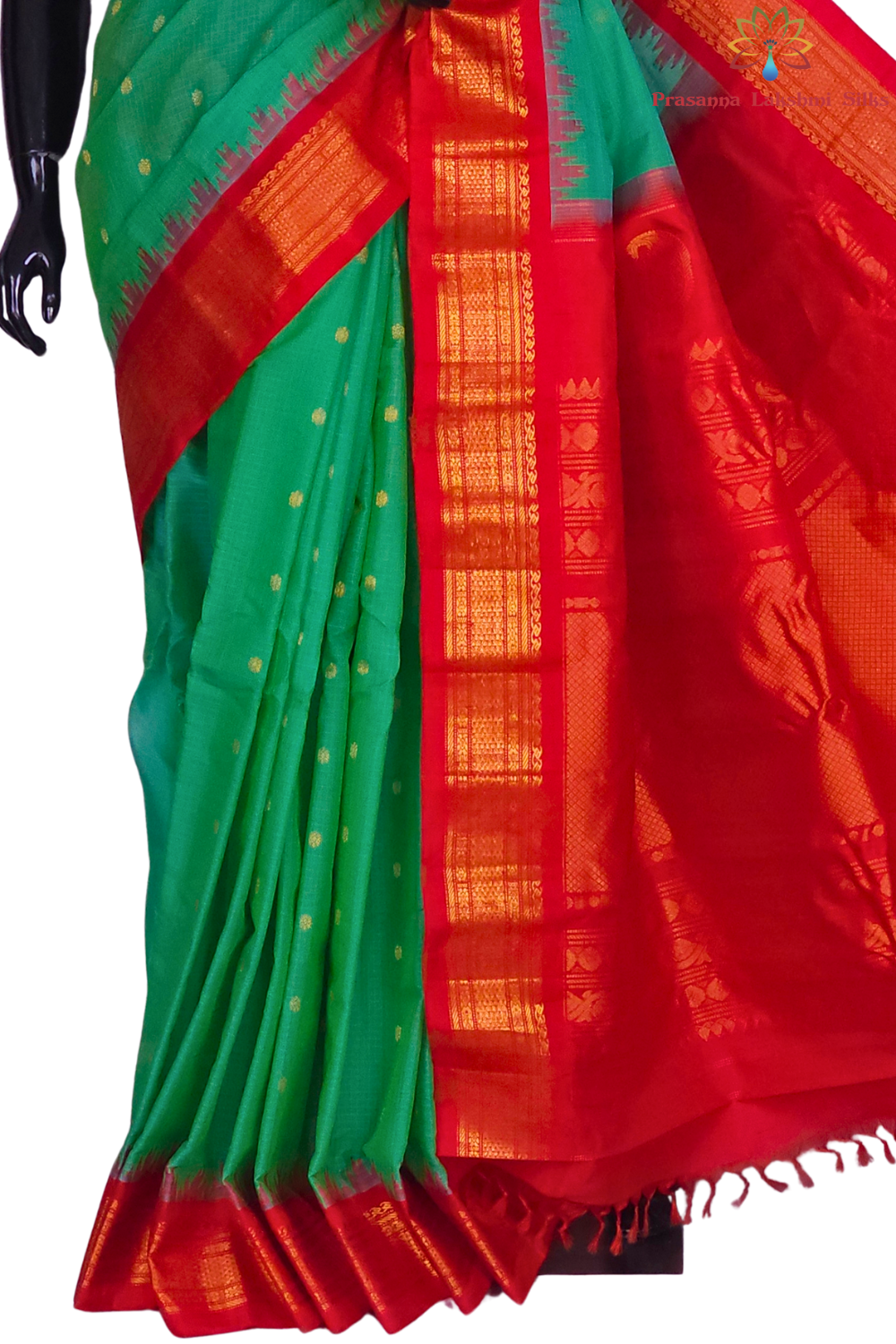 Elegant handloom Gadwal silk cotton saree suitable for weddings and grand celebrations.