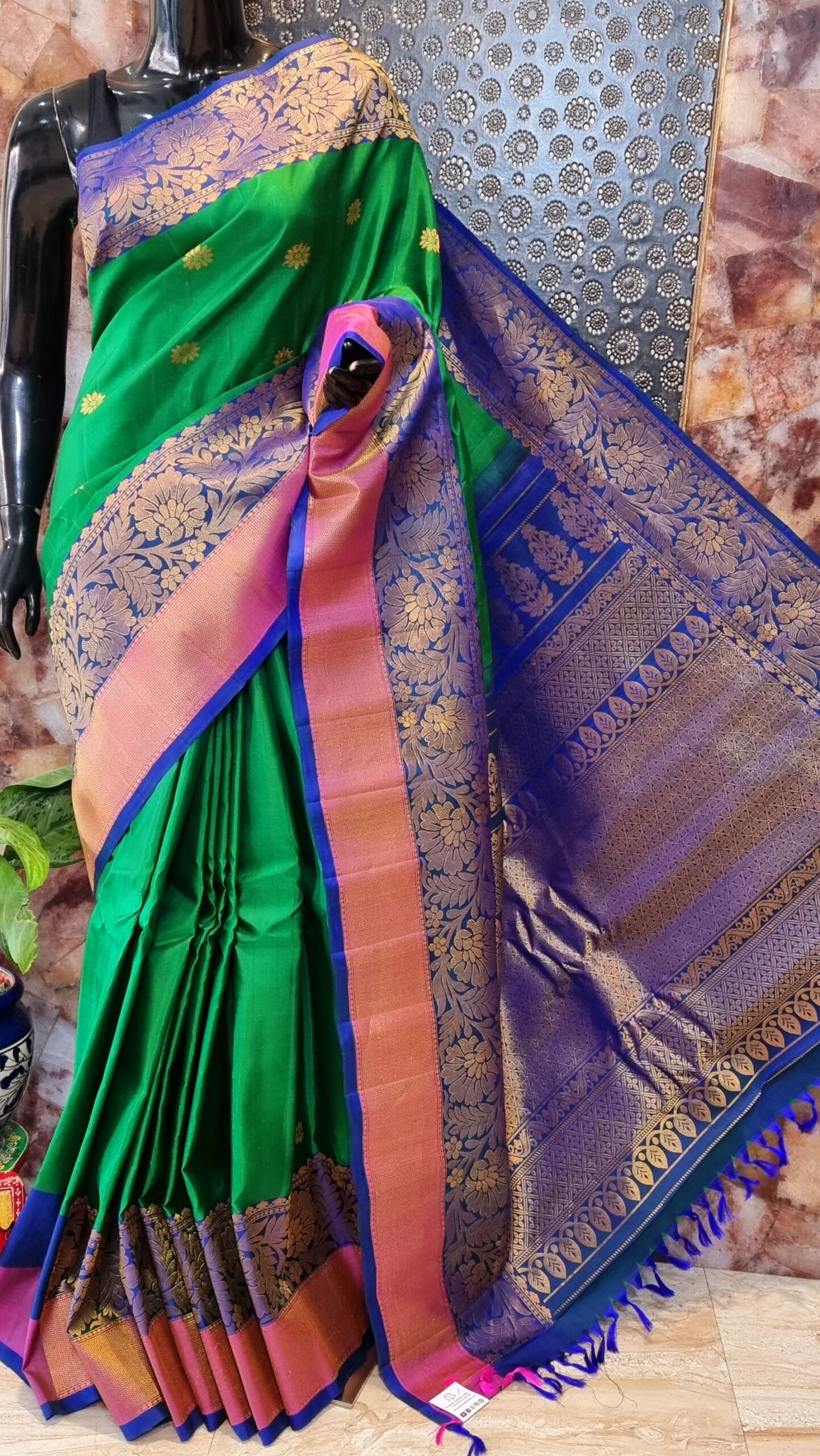 PS1P1SG123040612 Green Paithani Handloom Pure Silk Peacock Design Saree –  Luxurion World